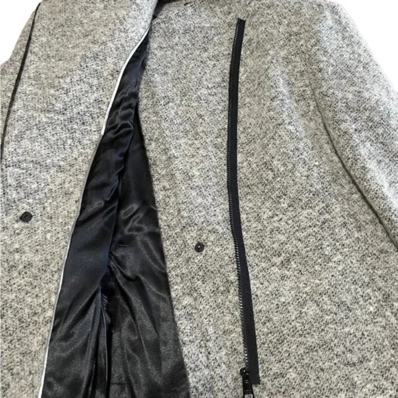 Andrew Marc Women's Gray Peacoat. Zip up, lined in black. Size XL. - Picture 7 of 11